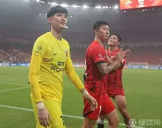 包含从上海海港围绕全明星赛再遭质疑到新疆广汇完成体检备战欧冠，赛前上海海港防线松动的词条