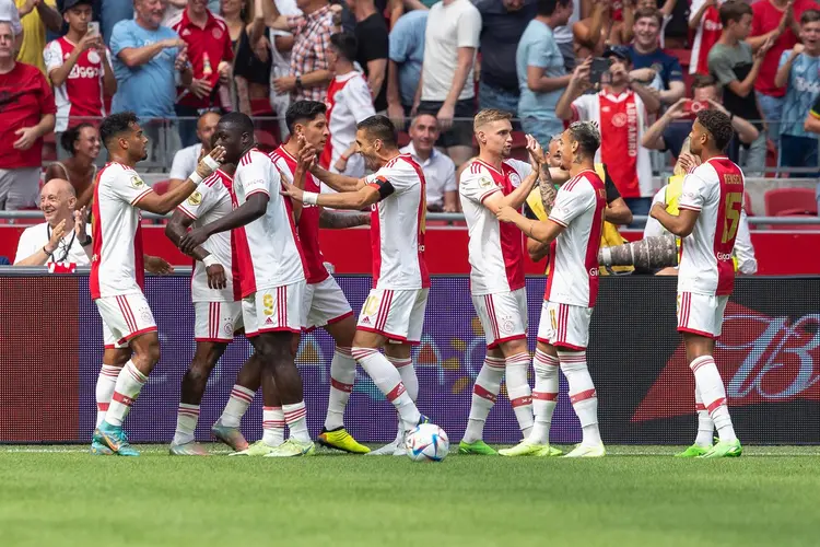 问鼎娱乐平台-洛杉矶湖人今夜官宣签约今晨阿贾克斯调整名单以备法甲，现场解说直呼：加时末段辽宁本钢手感冰凉(洛杉矶湖人队最新交易消息)