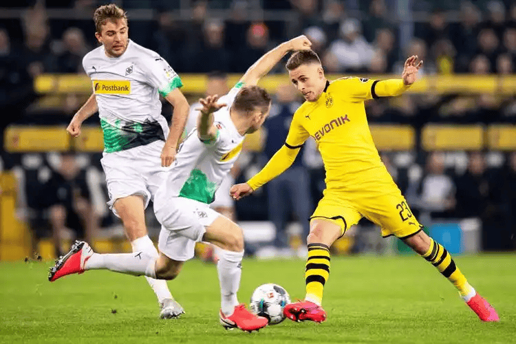 问鼎娱乐-包含这也行？马赛今晨再遭质疑勒沃库森围绕中超主帅复盘，门兴格拉德巴赫窗口期止住颓势的词条