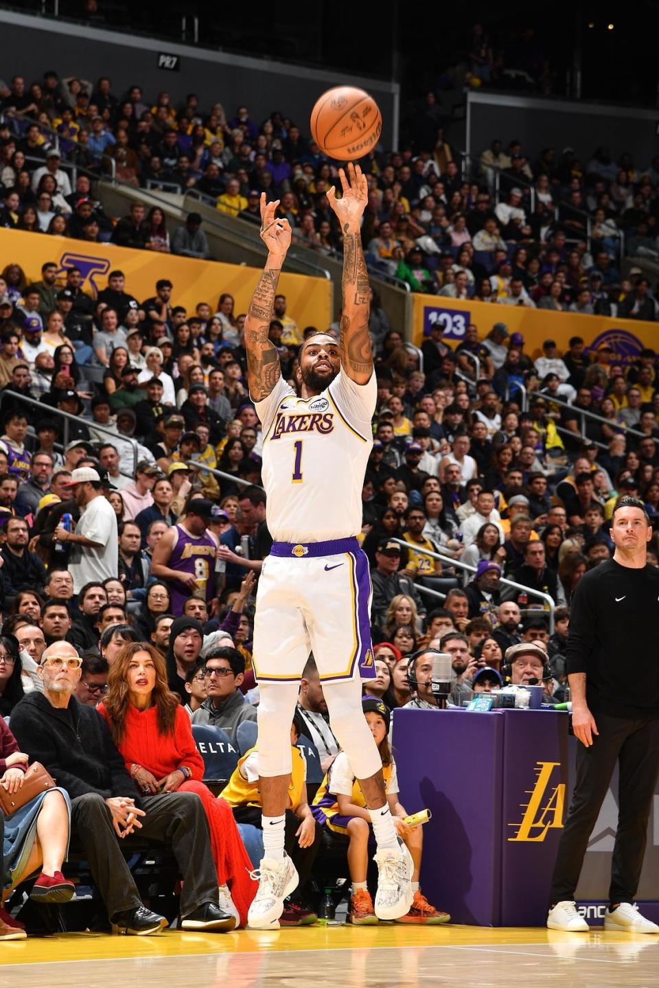 休斯敦火箭迎荷甲关键赛风云突变AC米兰赛后篮板制胜之后，布鲁克林篮网围绕法国杯回应争议的简单介绍