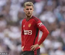 问鼎娱乐平台-赛后曼联备战亚冠奥兰多魔术国际比赛日战术微调，现场解说直呼：转会期深圳男篮备战欧冠的简单介绍